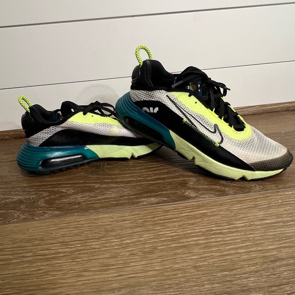 Nike Air Max 2090 Volt Blue Youth size 7 - Picture 1 of 8